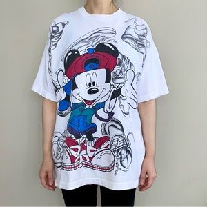 Vintage 1990’s Disney Mickey Mouse graphic t-shirt. 🤍